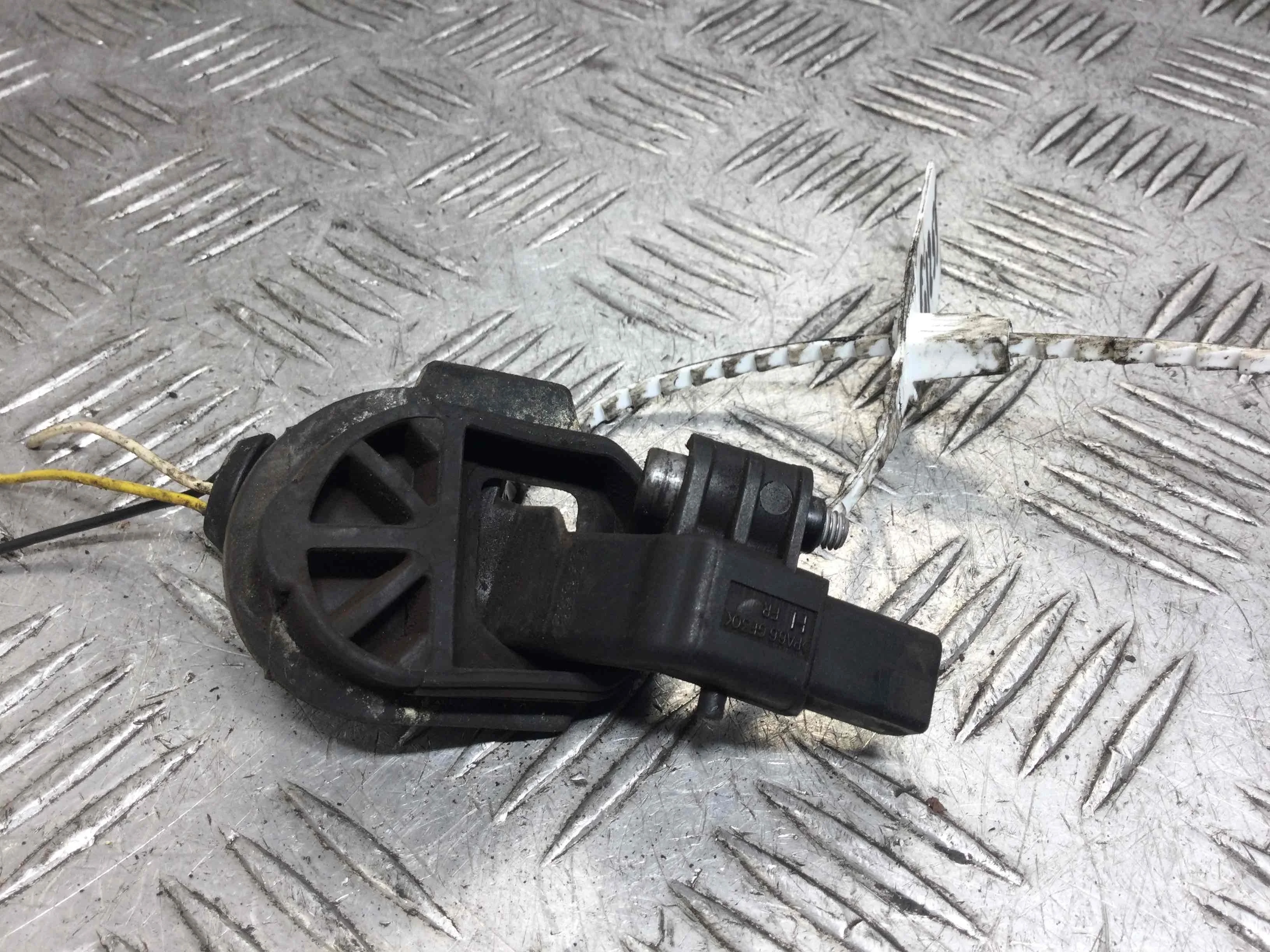 Датчик коленвала Volkswagen Golf 4 поколение (1997-2004) бензин 1.4 i Механика Х/б