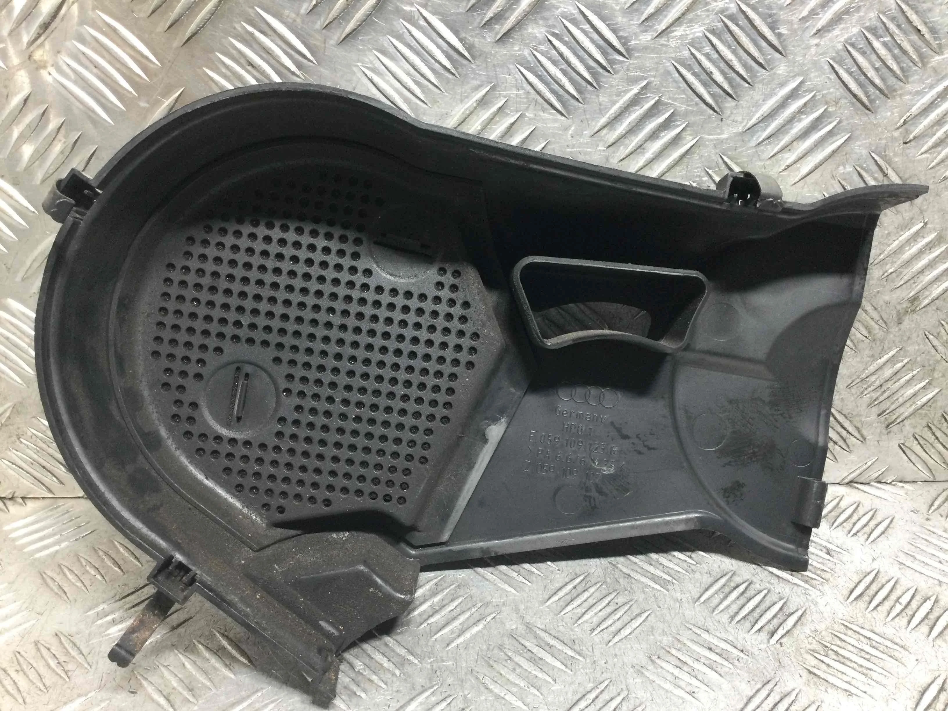 Защита (кожух) ремня ГРМ Audi A6 C5/4B (1997-2004) дизель 2.5 TDI Автомат Седан