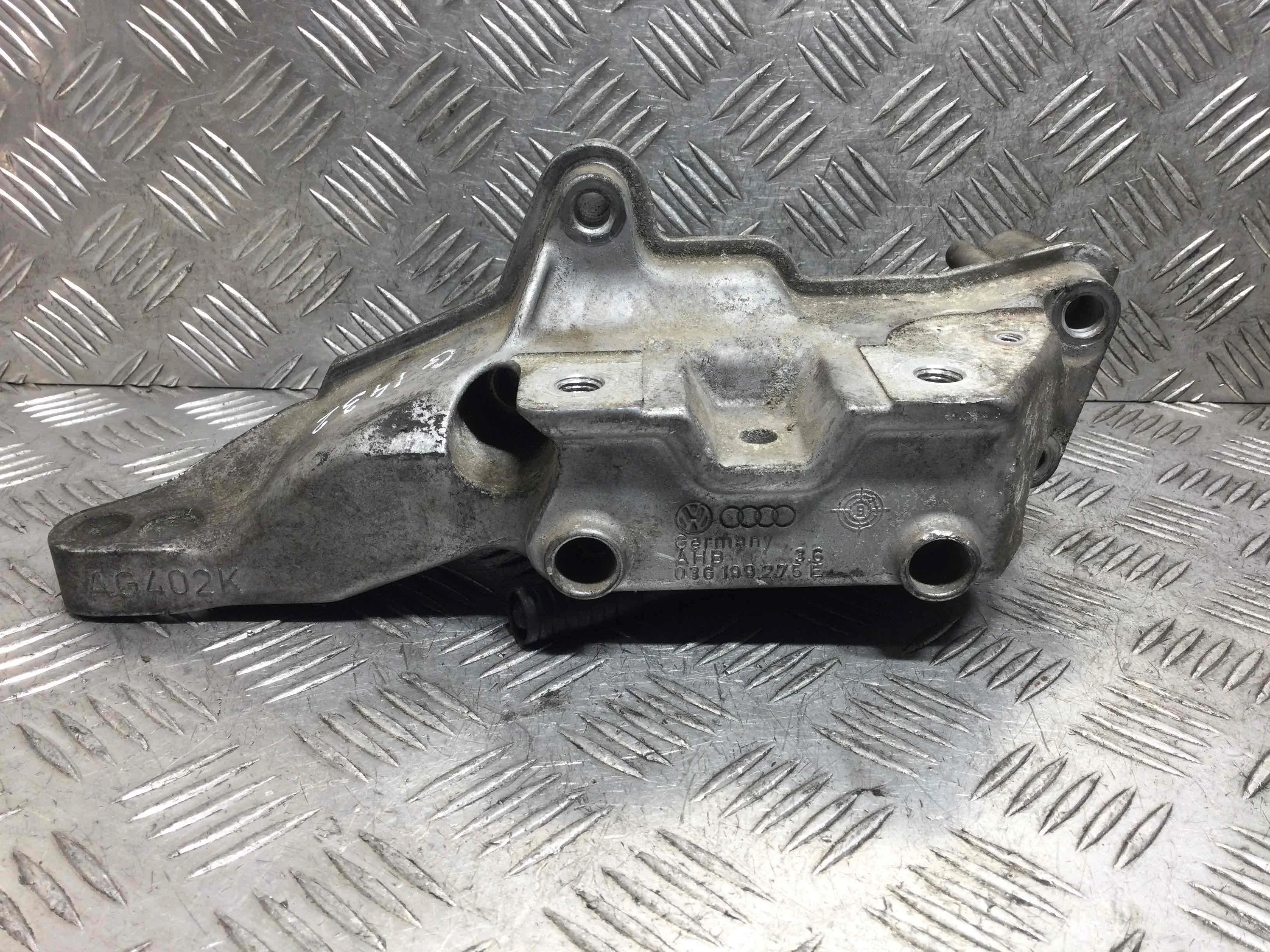 Кронштейн двигателя Volkswagen Golf 4 поколение (1997-2004) бензин 1.6 i Механика Х/б