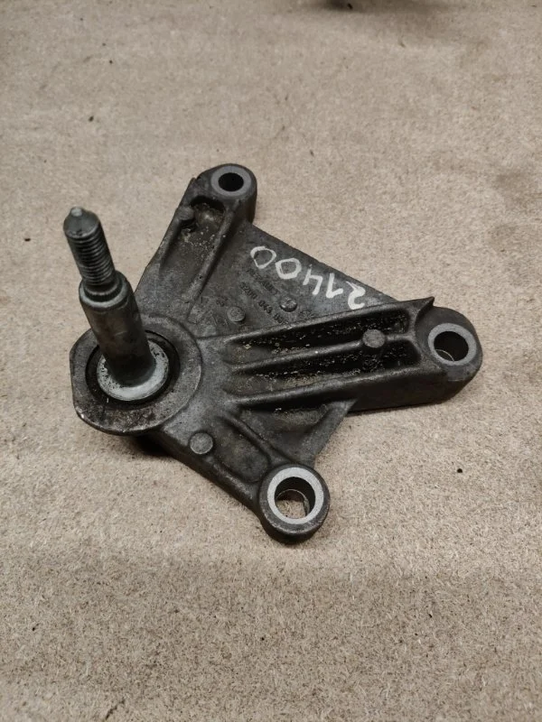 Кронштейн кпп Renault Sandero