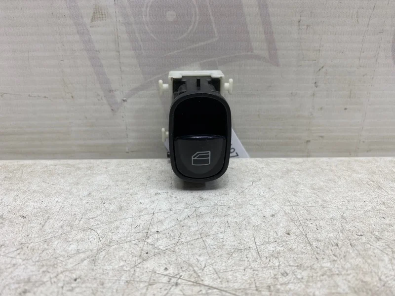 Кнопка стеклоподъемника пассажирская дверь Mercedes-benz 2005 W203