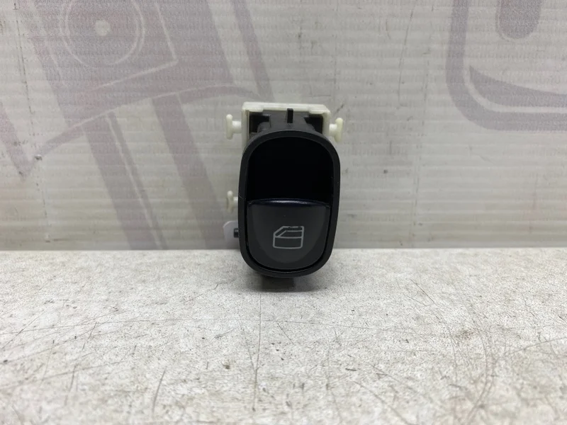 Кнопка стеклоподъемника пассажирская дверь Mercedes-benz 2005 W203