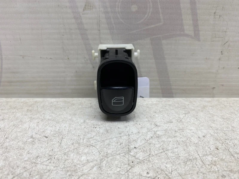 Кнопка стеклоподъемника пассажирская дверь Mercedes-benz 2004 W203