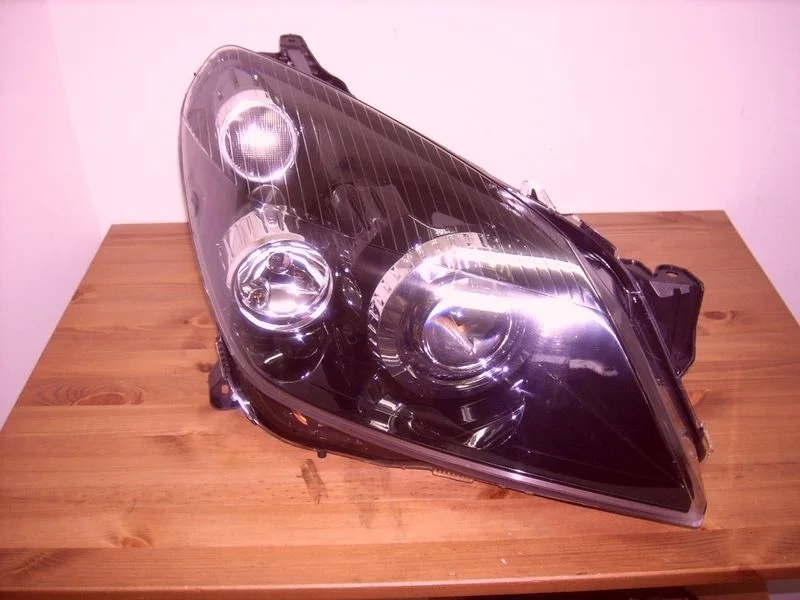 Фара ксенон правая новая Depo Опель Астра Н (h)