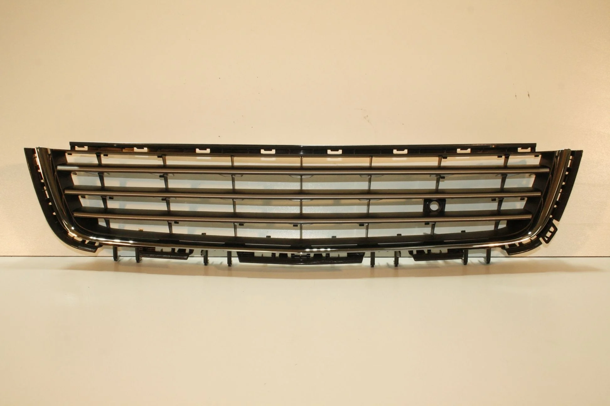 Решетка в бампер 5д рестайл новая Opel Astra H