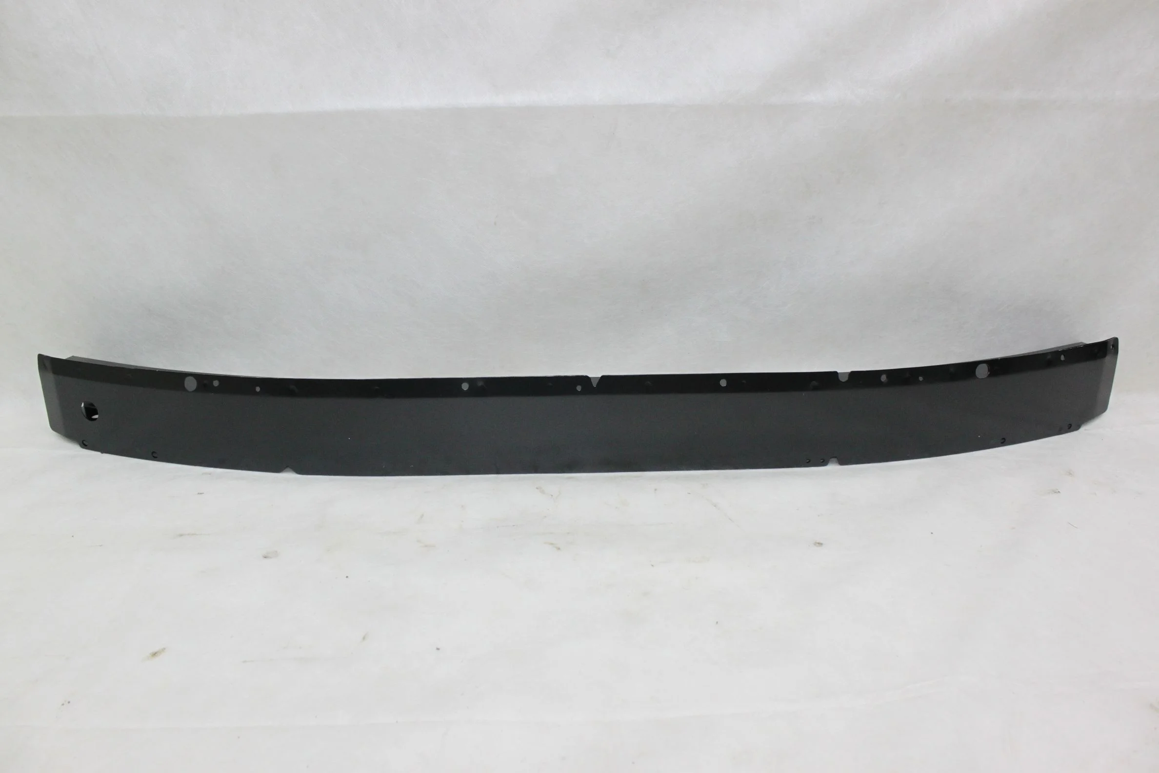 Усилитель переднего бампера Fe нов  Опель Астра Н