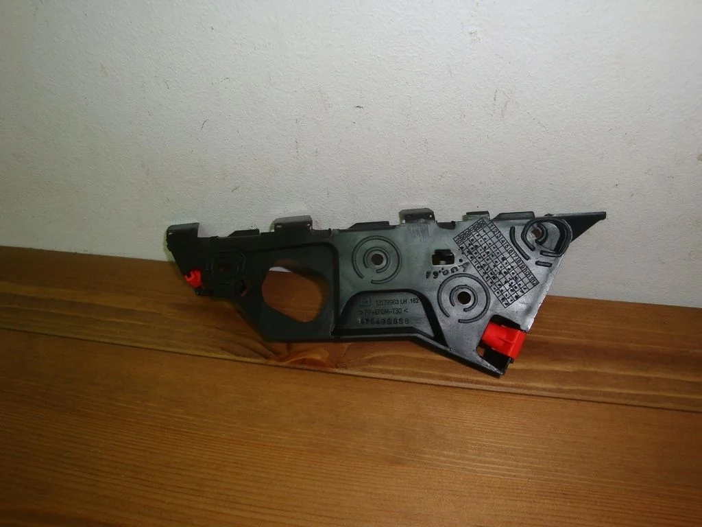 Кронштейн перед бампера L новый GM Опель Корса Д