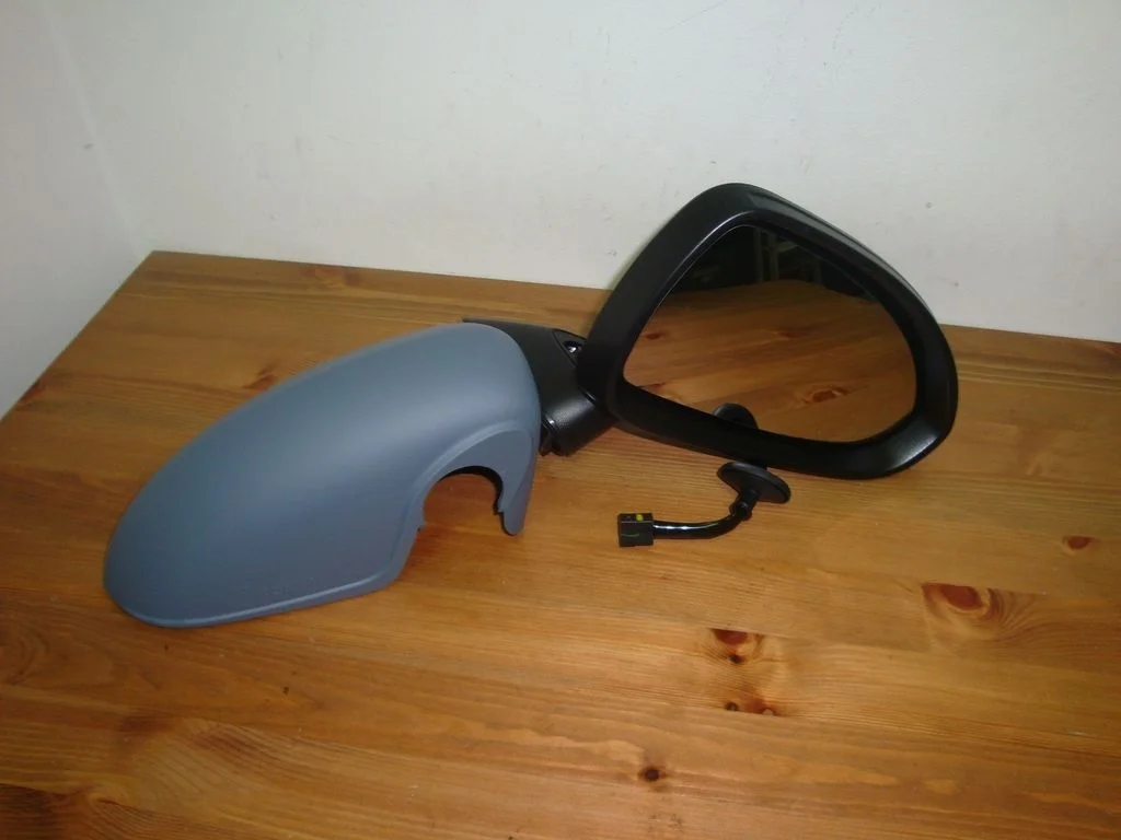 Зеркало электрическое правое новое Опель Корса Д