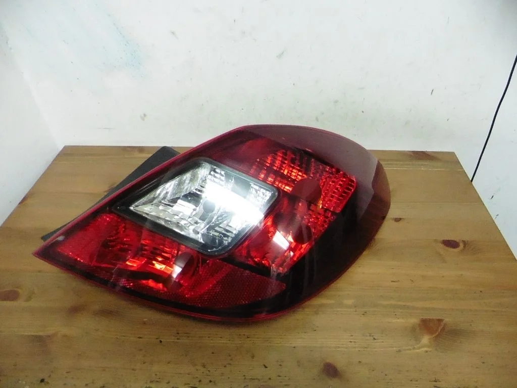 Фонарь задний R тонир. новый 5 дв Опель Корса Д 11-