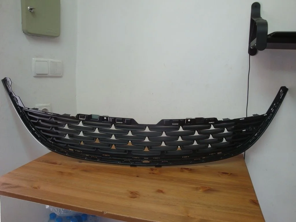 Решетка в бампер центр. новая GM Опель Астра J 12-