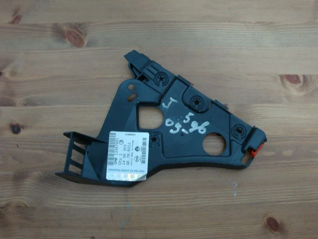 Кронштейн пер. бампера R нов GM Опель Астра J 09-