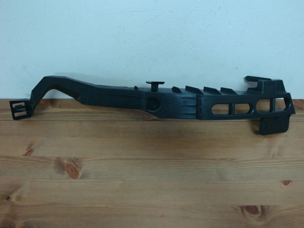 Кронштейн переднего бампера правый Opel Astra J 12