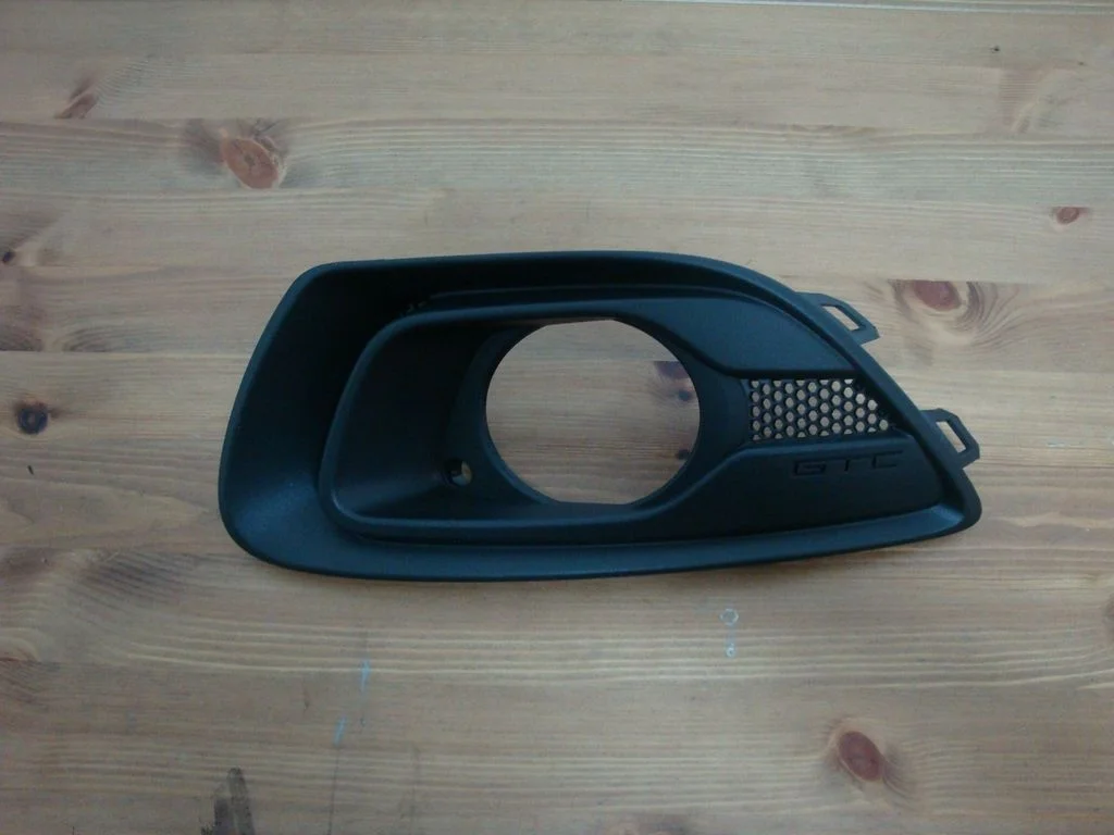 Решетка птф левая новая GM Опель Астра J GTC