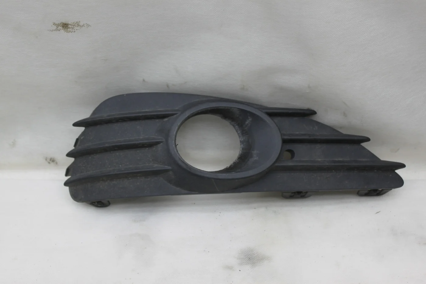 Решетка ПТФ правая б/у Опель Астра Н GTC