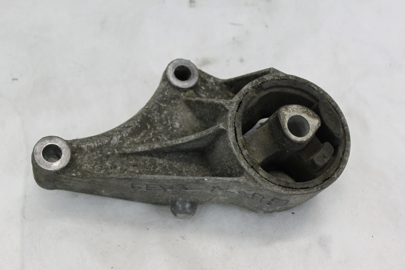 Опора ДВС передняя МКПП дефект Опель Астра Зафира