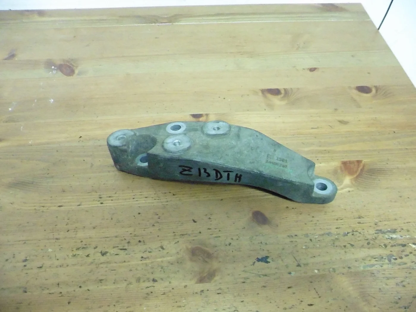 Кронштейн МКПП левый дизель Z13DTH Опель Астра H