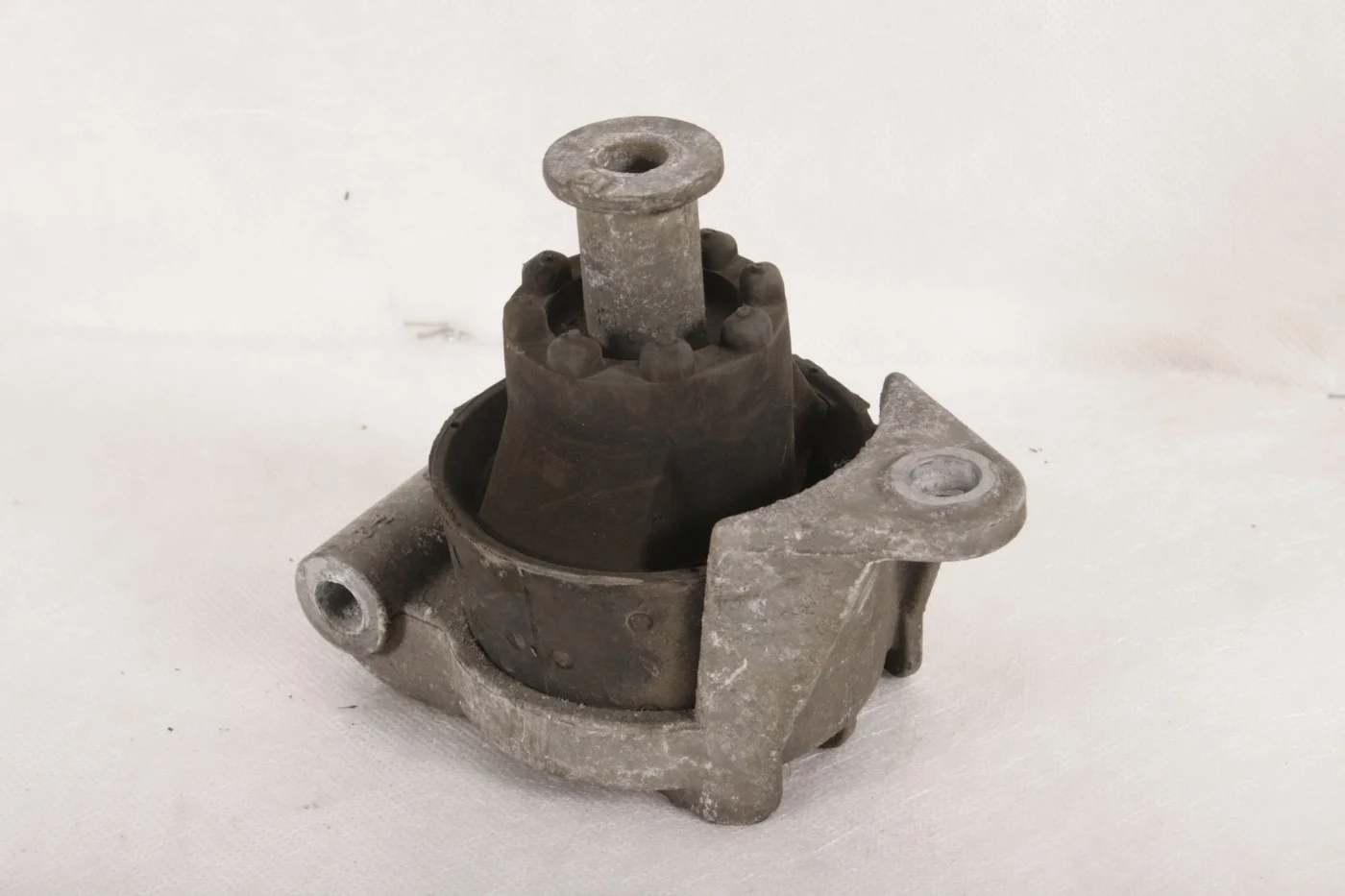 Опора ДВС задняя в подрамник бу Опель Астра,Зафира