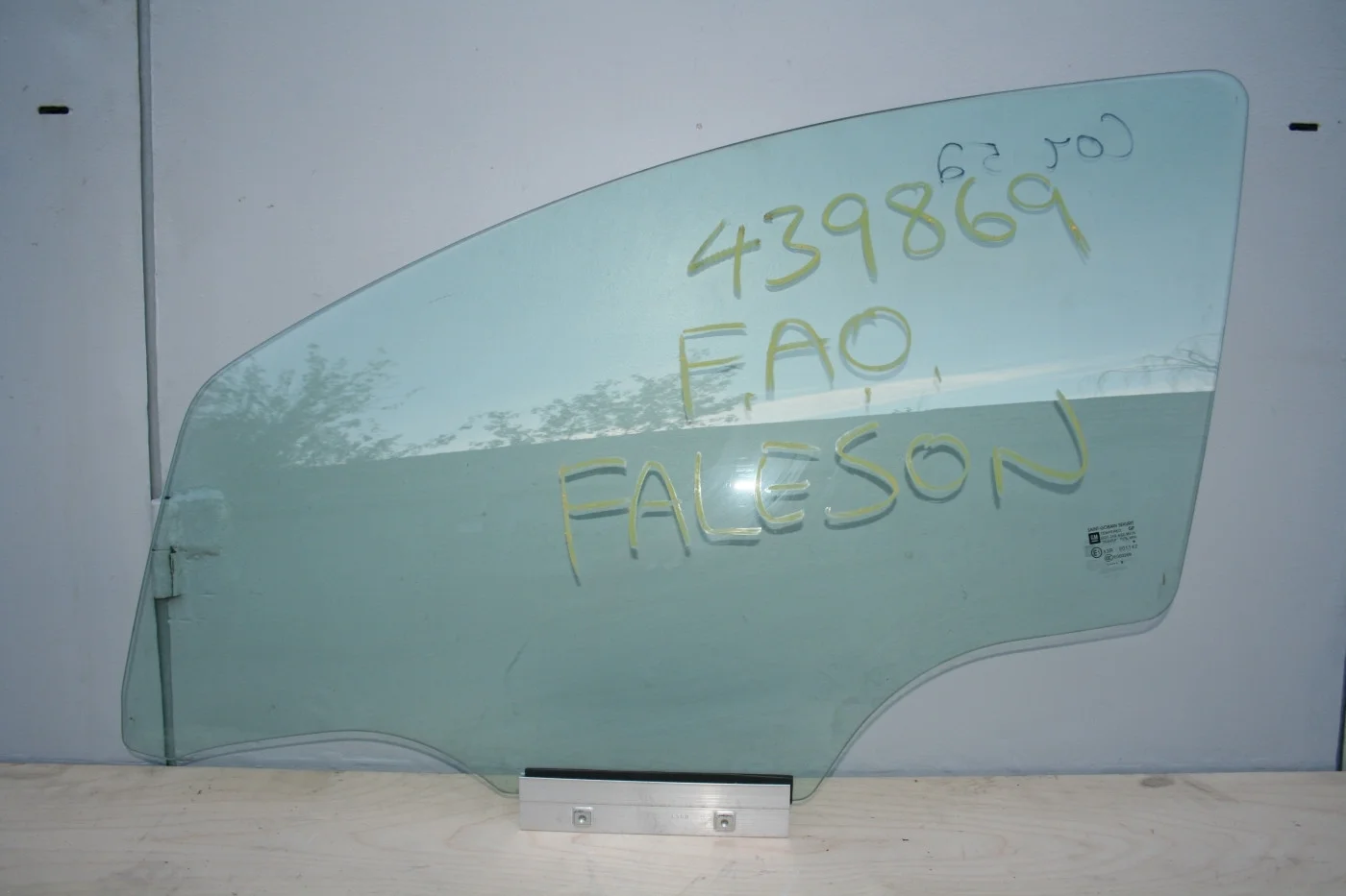 Стекло переднее левое 5 дв. Опель Корса Д Opel