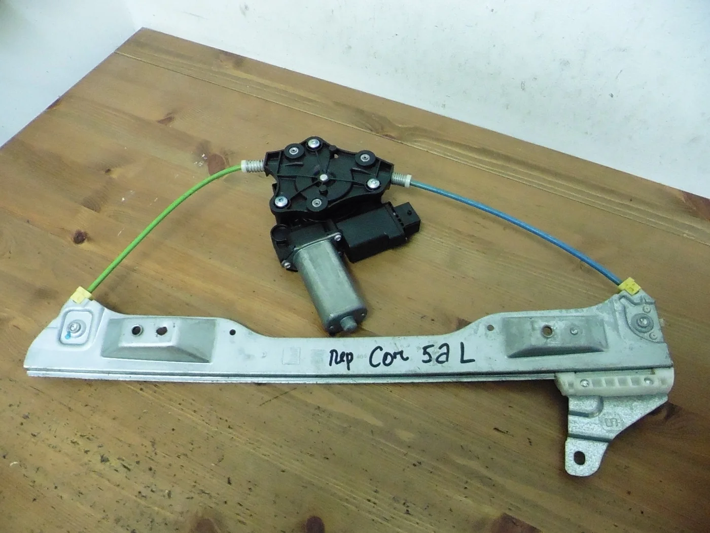 Стеклоподъемник левый 5-ти дверка Опель Корса Д