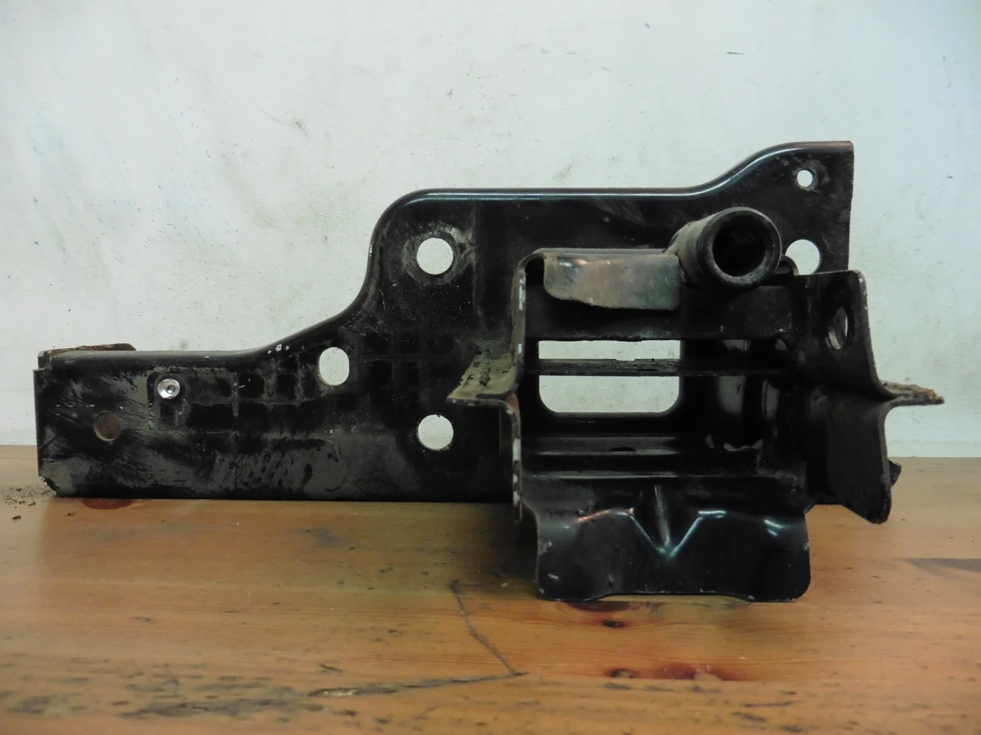 Кронштейн усилителя передний домик R Опель Корса Д