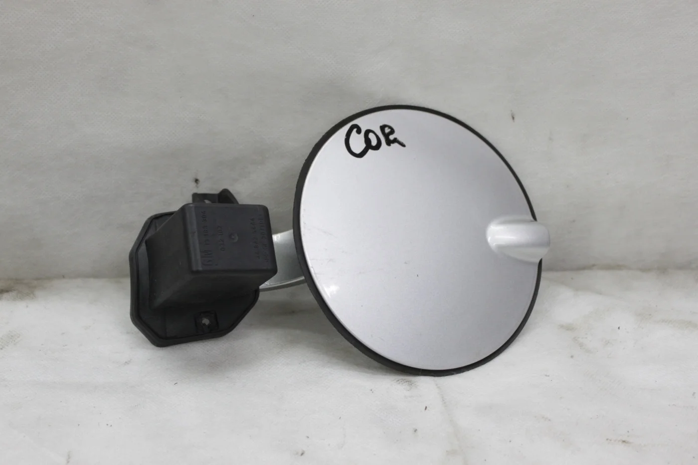 Лючок бензобака (крышка) Опель Корса Д