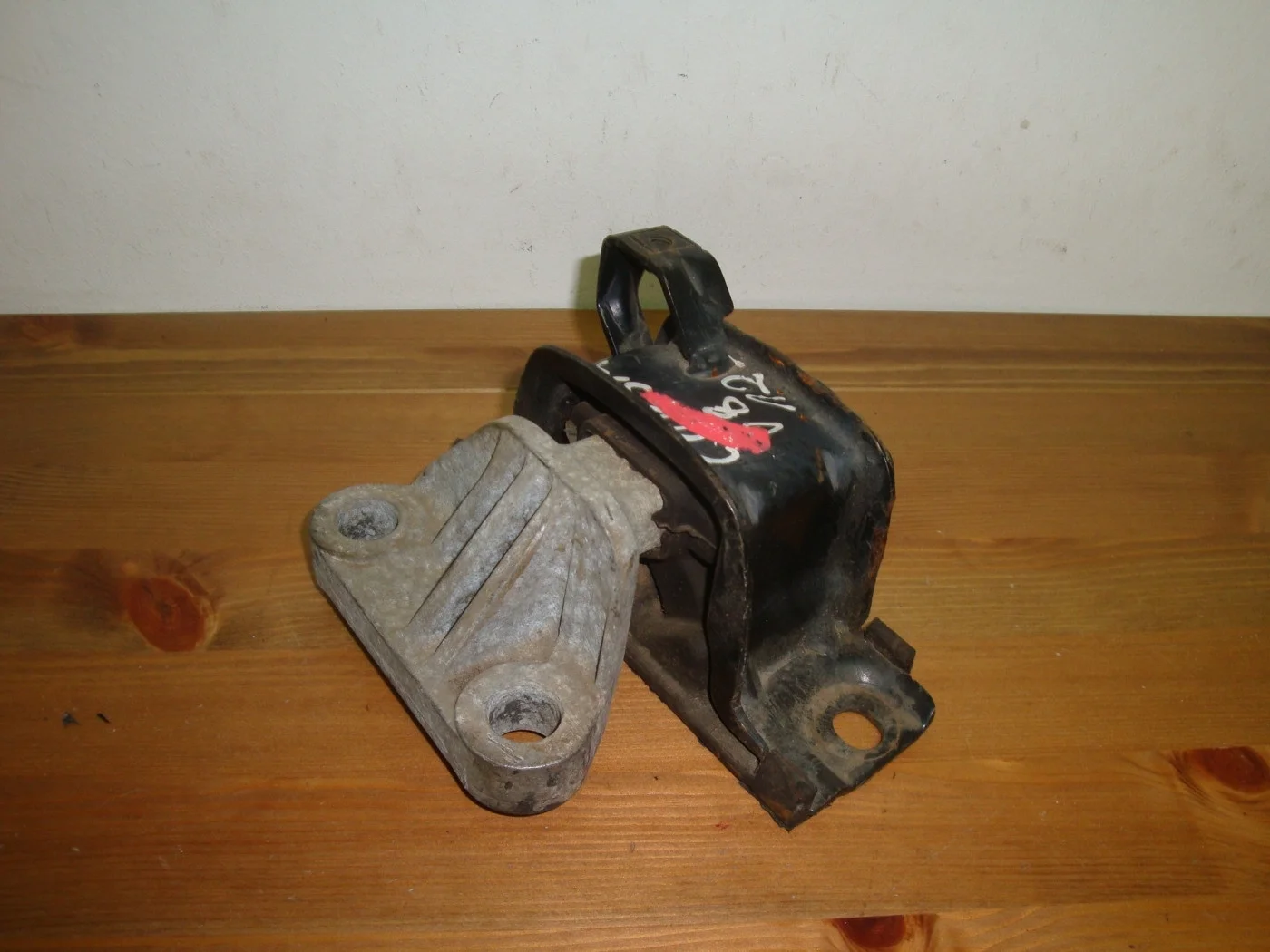 Опора двигателя левая Опель Корса Д