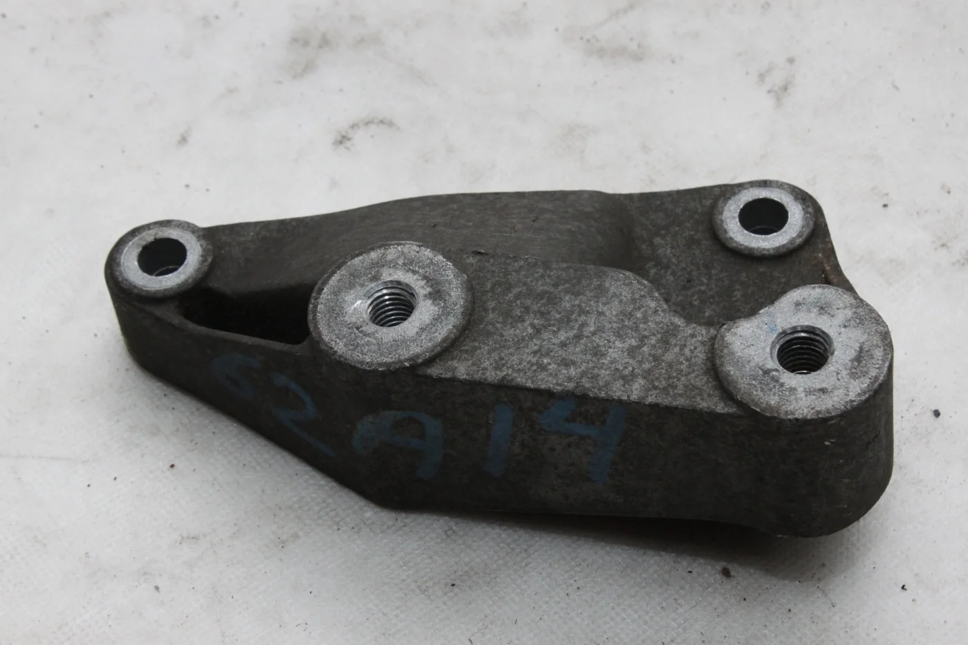 Кронштейн АКПП левый Опель Корса Д