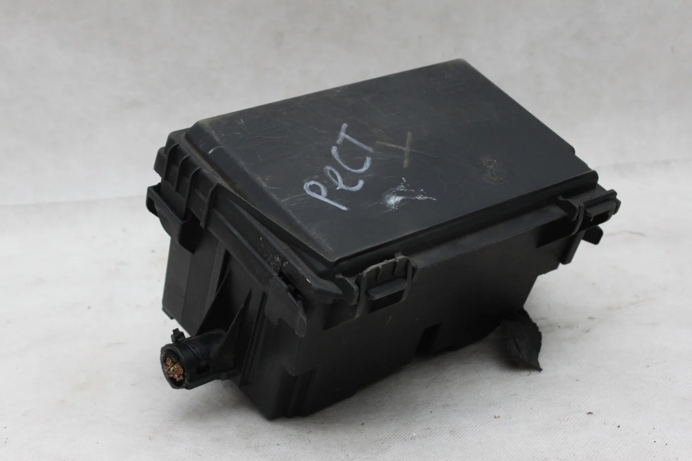 Корпус блока предохранителей Опель Корса Д  2010-