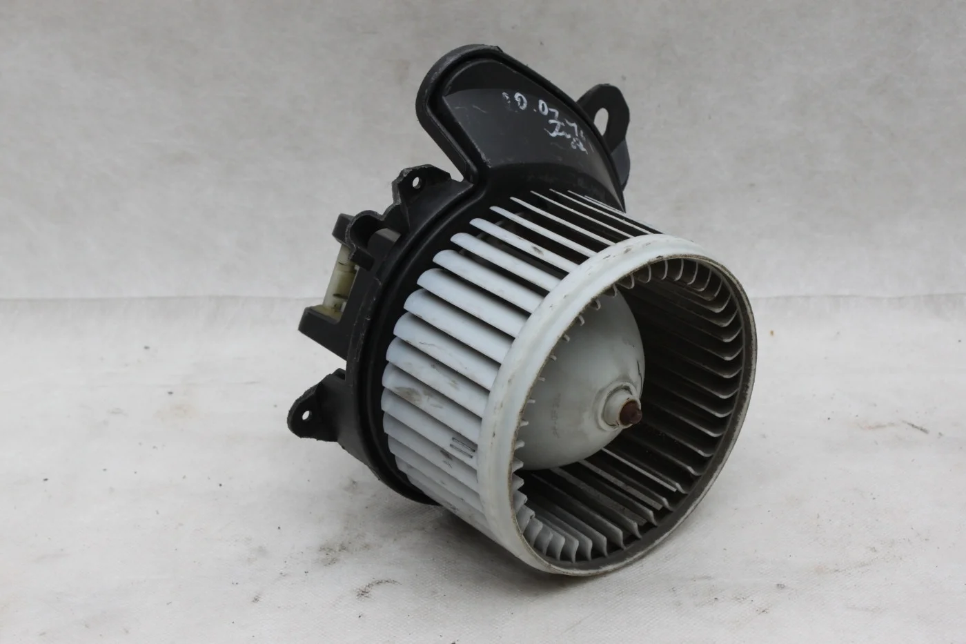 Мотор вентилятор печки левый руль Опель Корса Д