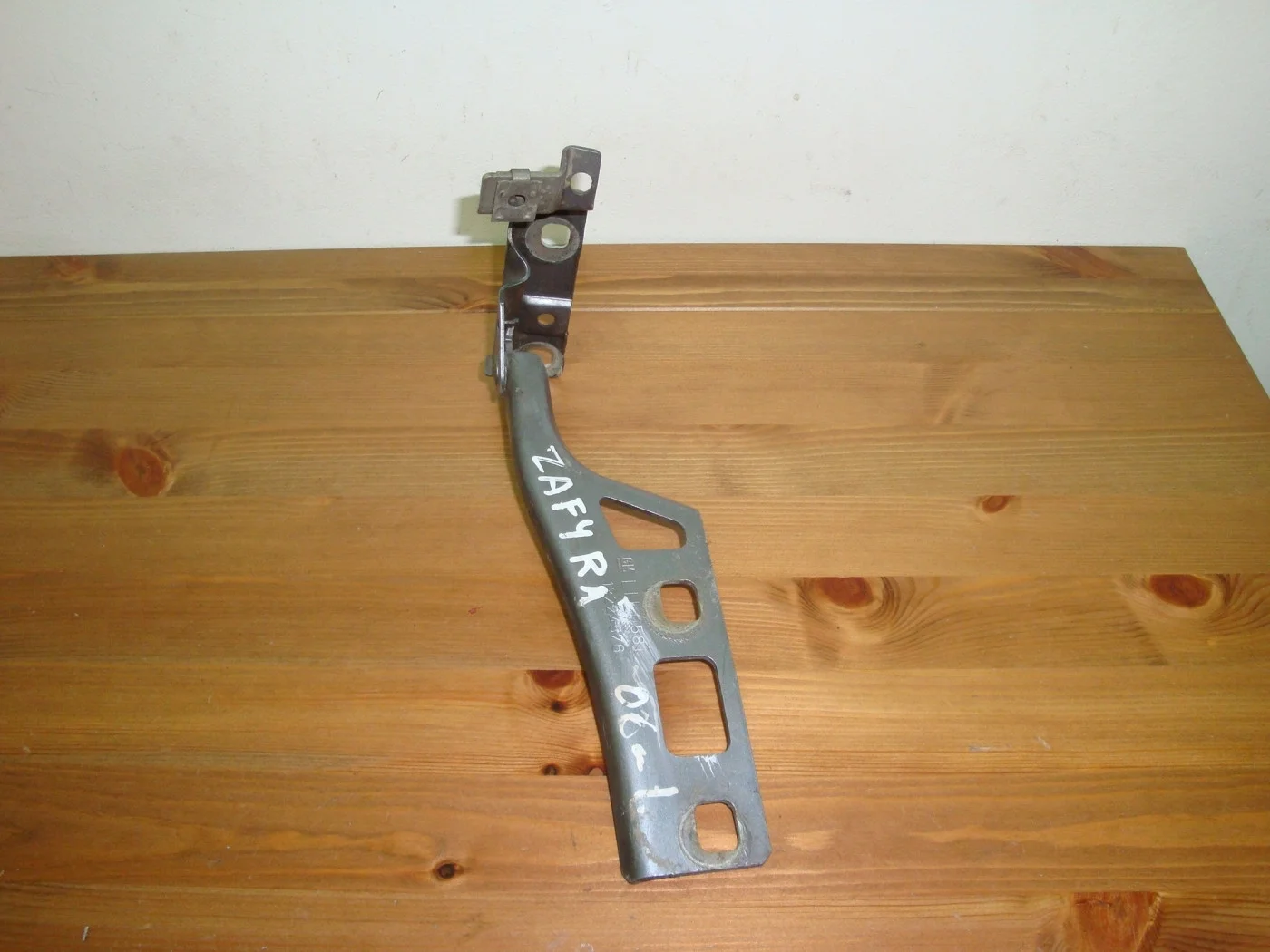 Петля капота левая Опель Зафира Б