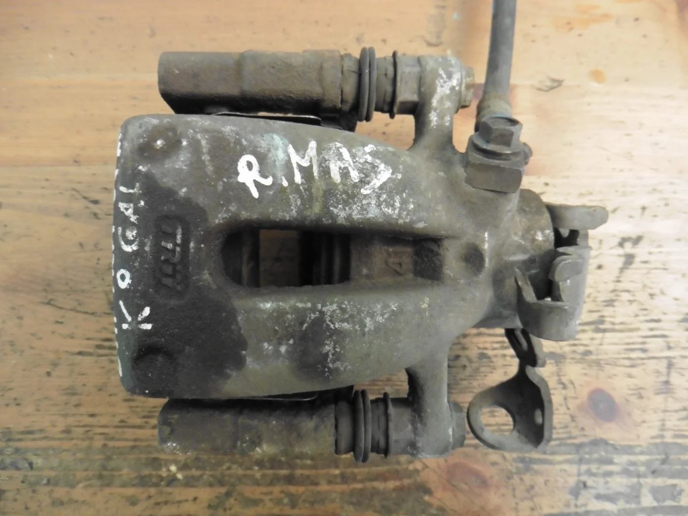 Суппорт тормозной задний левый Опель Зафира Б