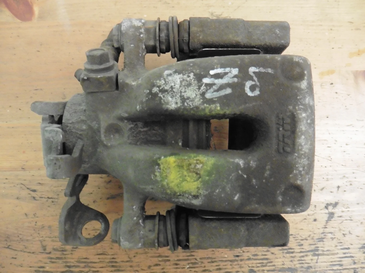 Суппорт тормозной задний правый Опель Зафира Б