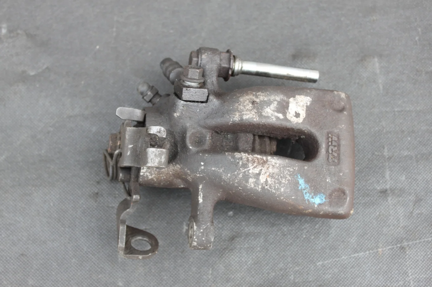 Суппорт тормозной задний правый Опель Зафира Б