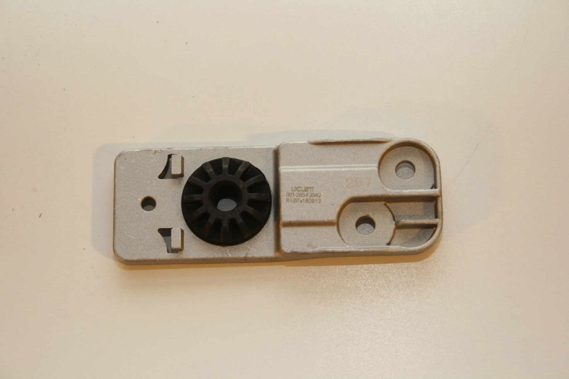 Кронштейн радиатор низ новый NSP Опель Астра J