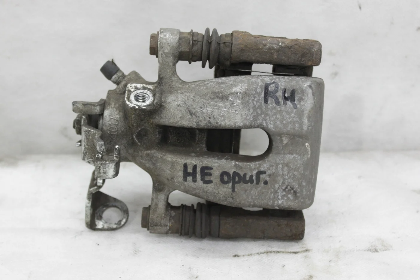 Суппорт тормозной задний Rh неориг. Опель Астра Н