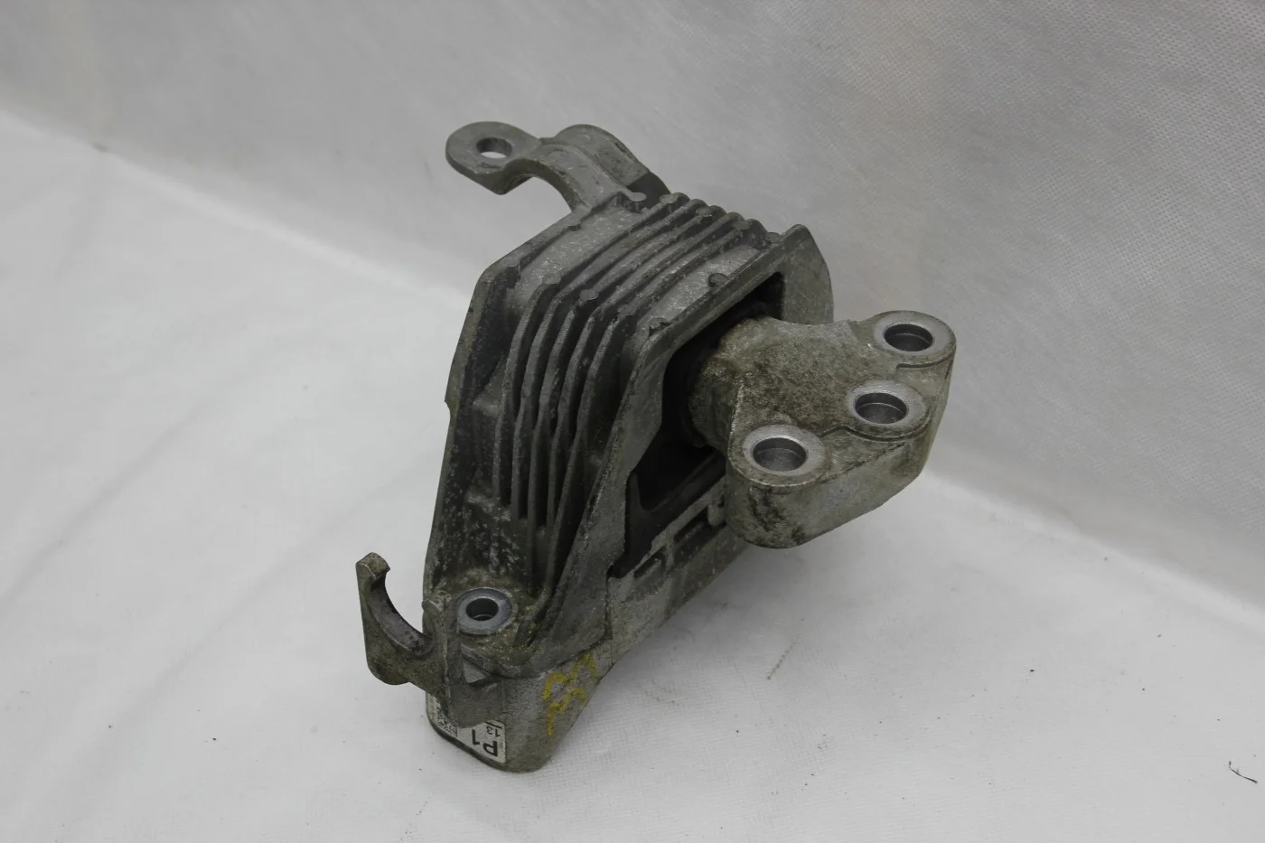 Опора двигателя правая АКПП A16XER Опель Астра J