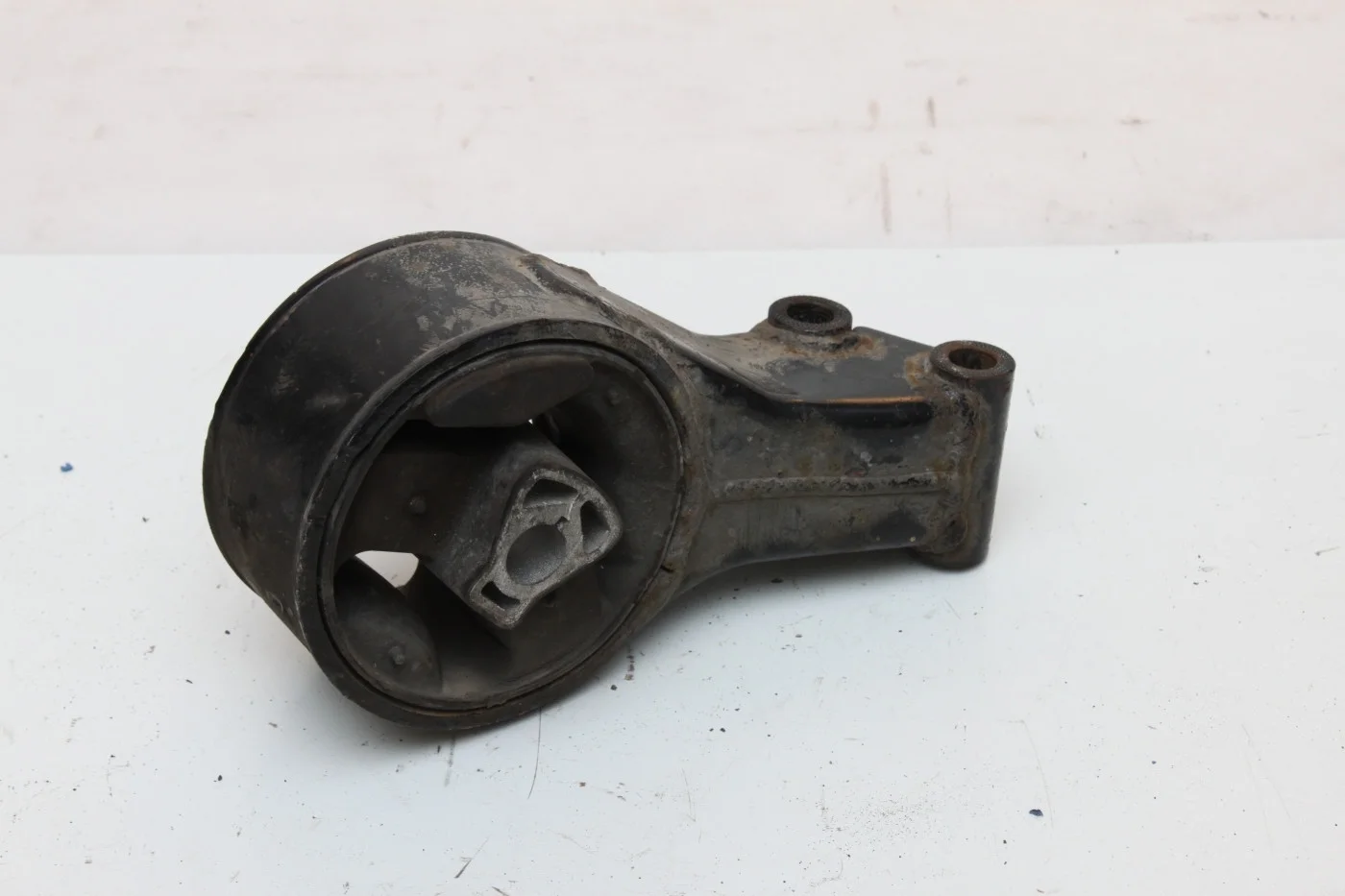 Опора двигателя задняя б/у Опель Астра J