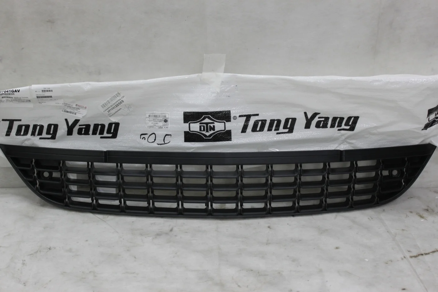 Решетка в бампер центральная Опель Астра J 09-