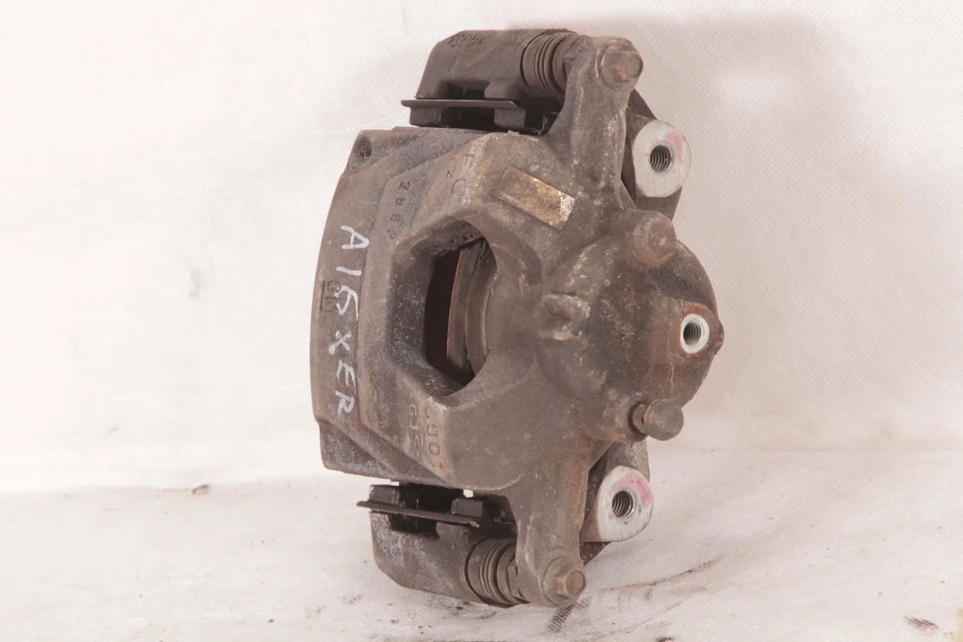 Суппорт тормозной передний левый Опель Астра J