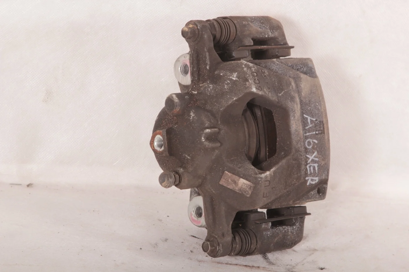 Суппорт тормозной передний правый Опель Астра J