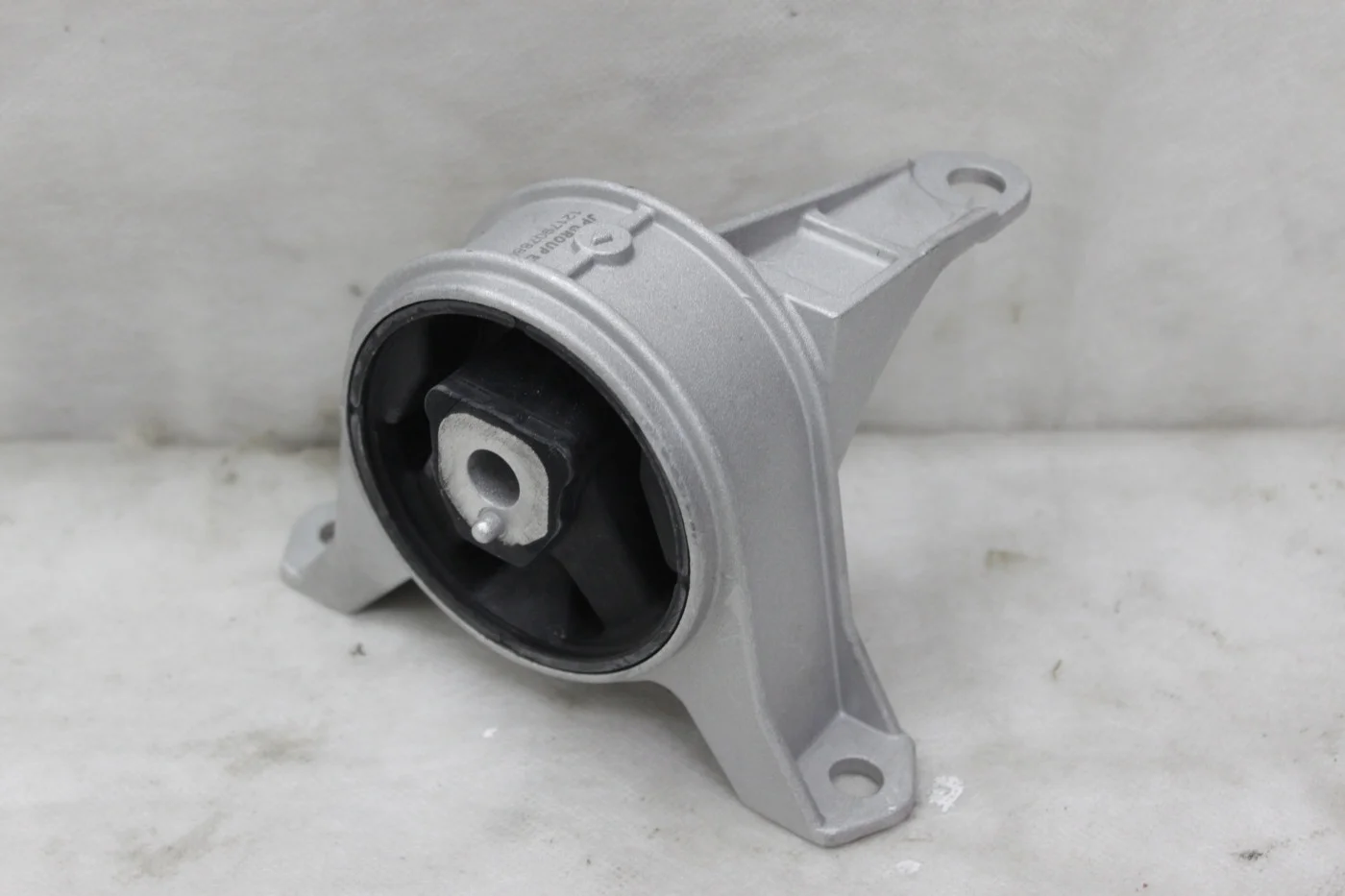 Опора двигателя правая новая Jp Group Опель Астра Н