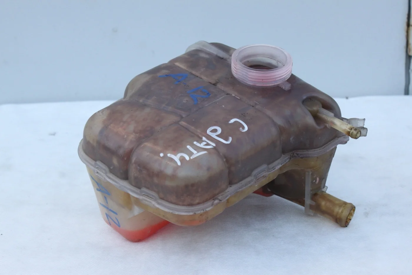 Расширительный бачок под датчик Опель Астра J