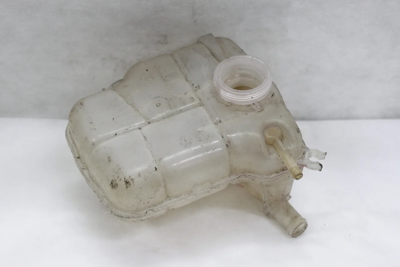 Расширительный бачок с датчиком Опель Астра J