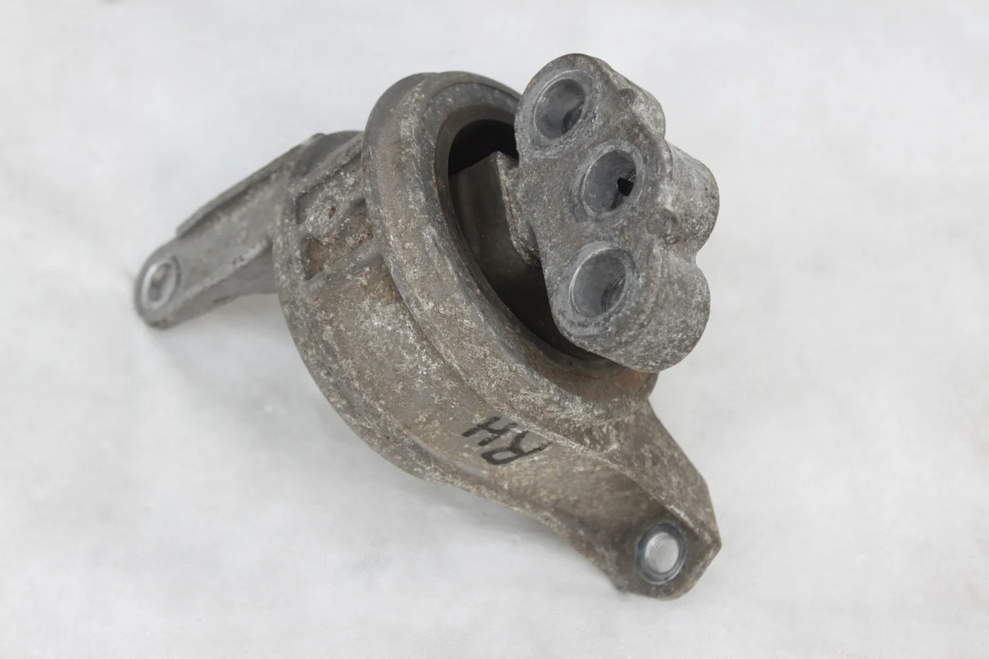 Опора двигателя правая дизель Opel Astra, Zafira