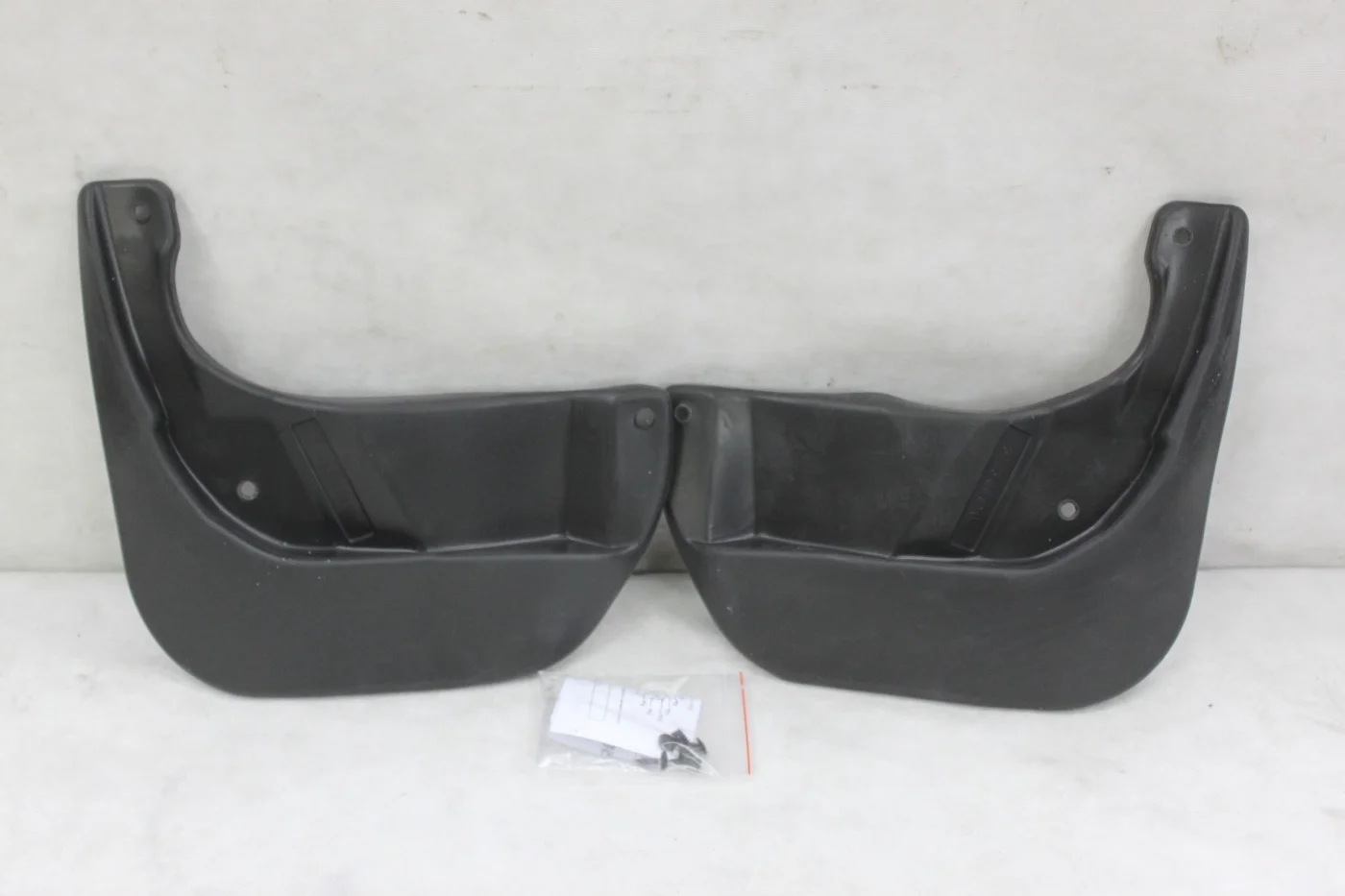 Брызговики передние новые Opel Astra J