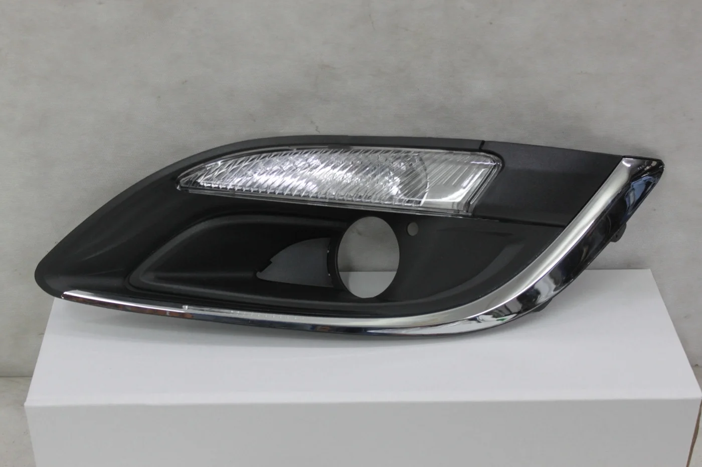 Решетка ПТФ в сборе левая новая Opel Astra J 2012-