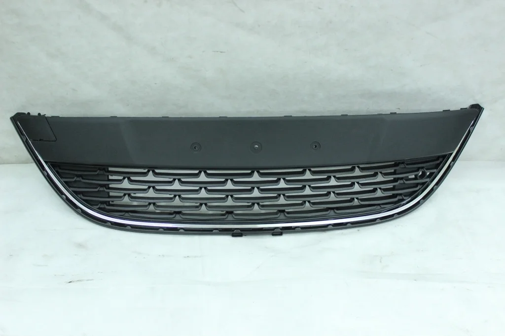 Решетка в бампер в сборе новая Opel Astra J
