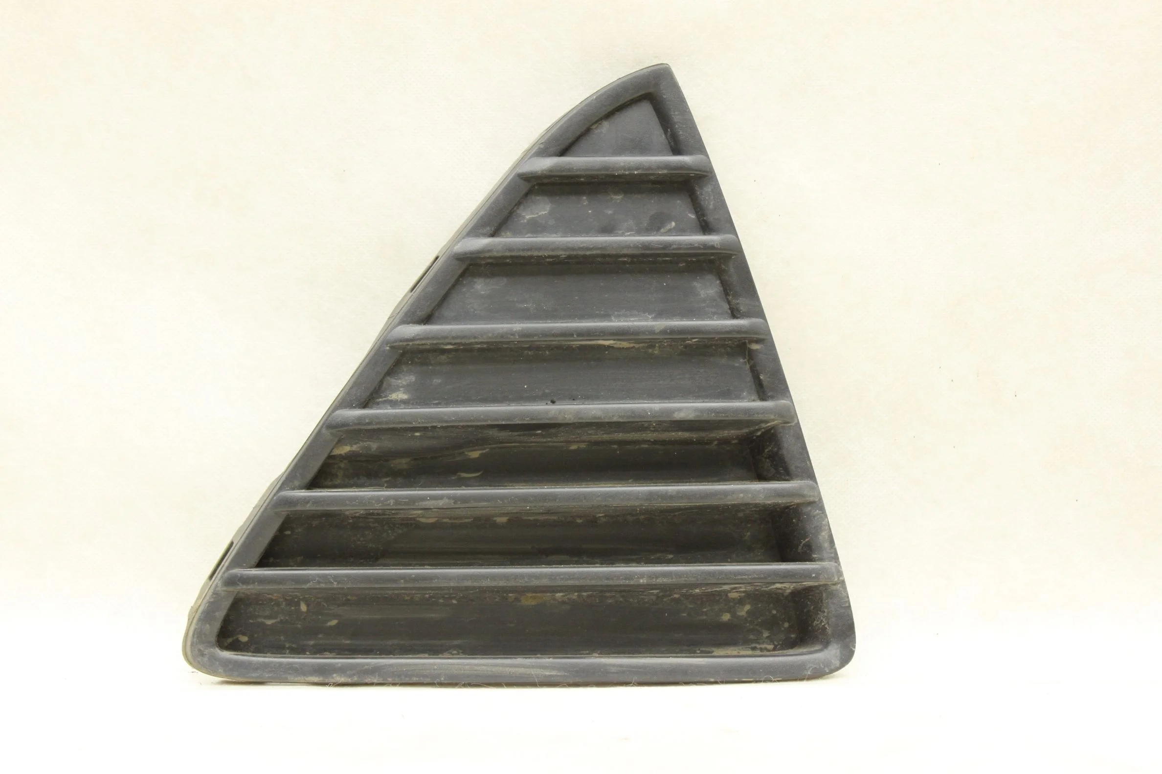 Решетка правая перед бампера Форд Фокус 3