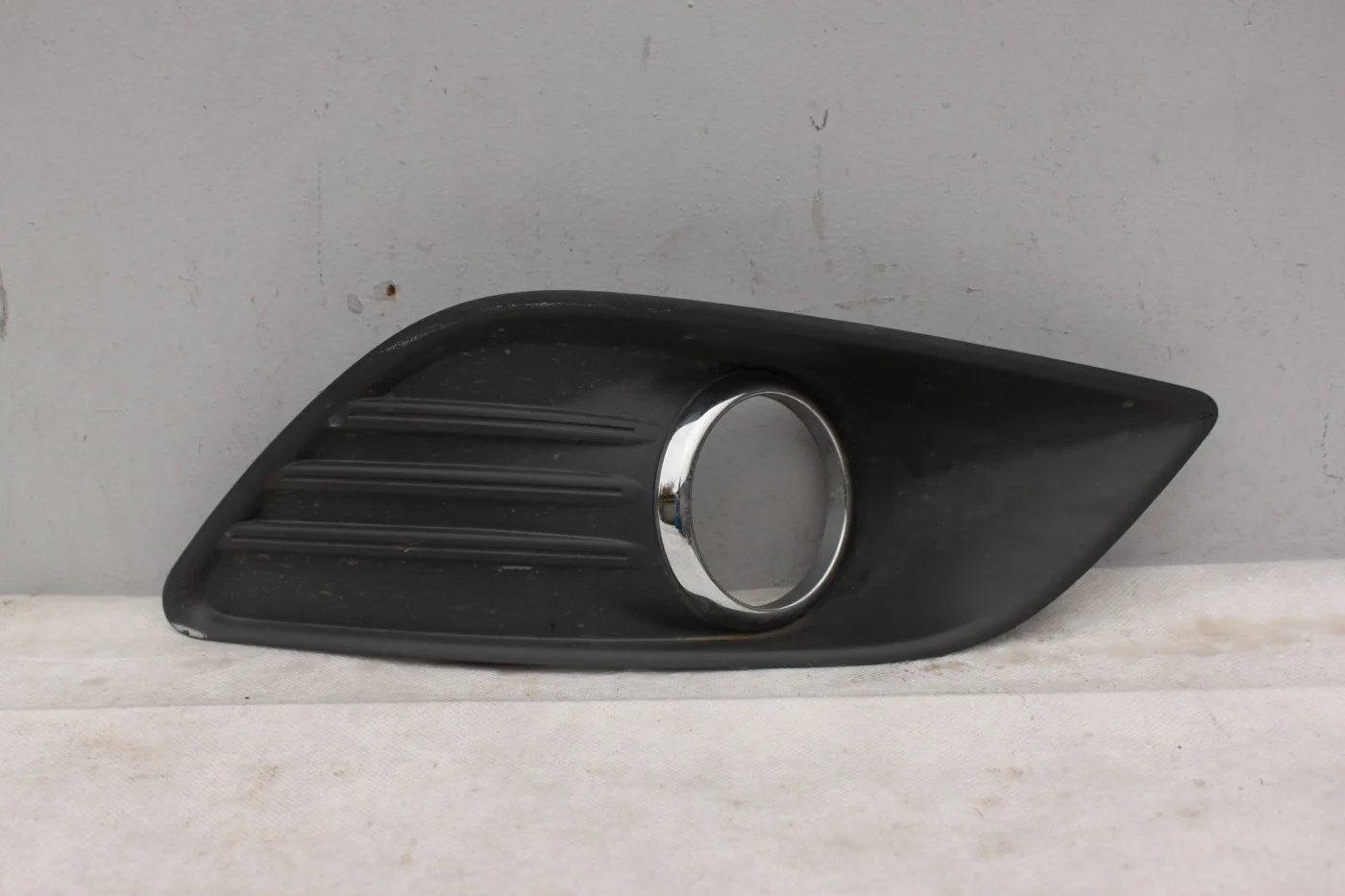 Решетка ПТФ правая рестайлинг б/у Форд Фокус 2