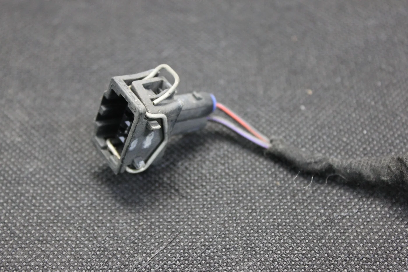 Разъем насоса стеклоомывателя б/у Опель Астра H